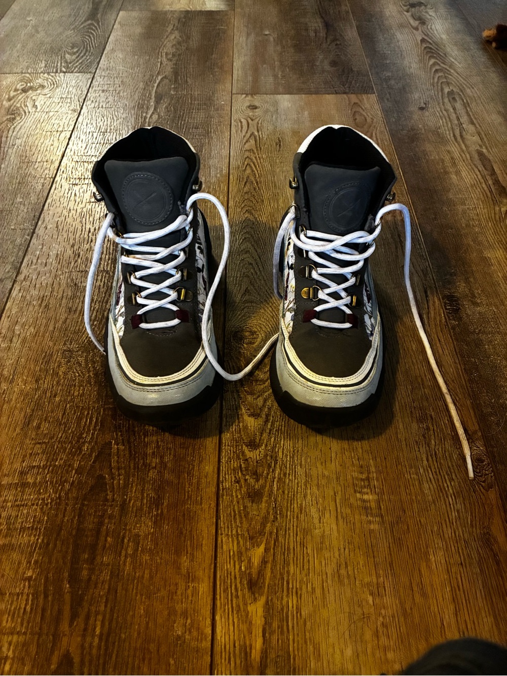 inkkas Black and White Athletic Lace-Up Sneakers
